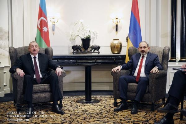 Армения будет вести переговоры с Баку, но держать порох сухим