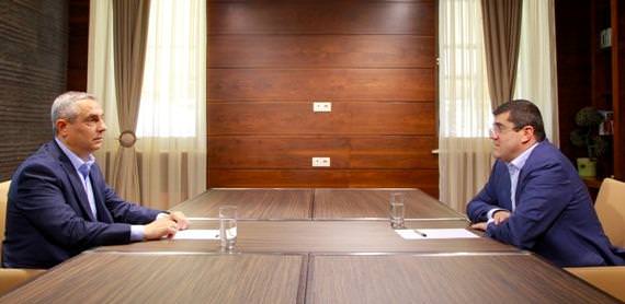  Новоизбранный президент Арцаха и глава МИД НКР провели встречу 