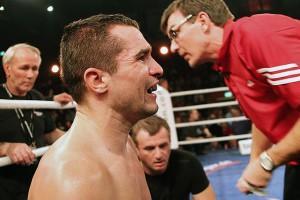 Соперник Артура Абрахама симулировал перелом руки