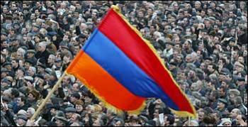ВИДЕО: Болельщики сборных Армении и России готовы к субботнему матчу