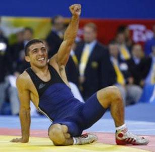 Победив двух азербайджанцев, Амоян стал чемпионом Европы