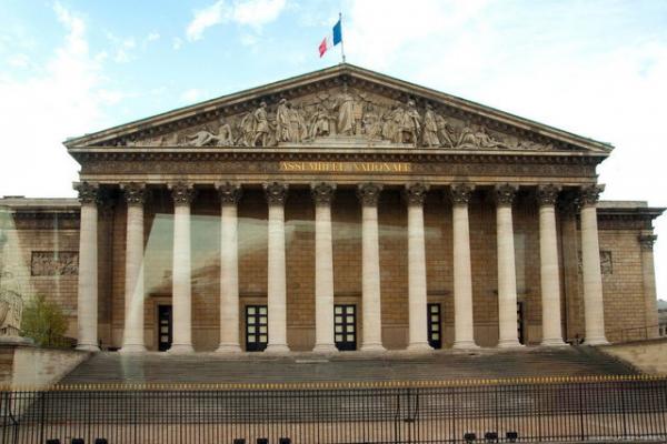 Резолюция парламента Франции, реакция на нее в Азербайджане и комментарий МИДа Франции