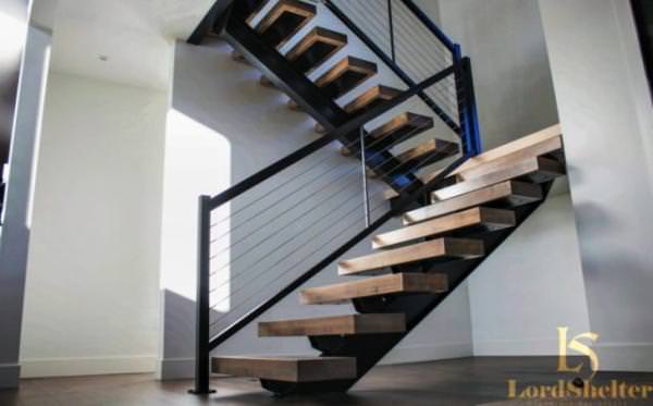 Лестница в стиле кантри: простота и функциональность