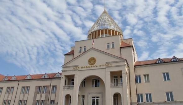 Парламент Арцаха осуждает, азербайджанские военные стреляют