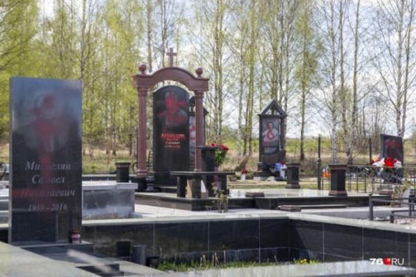 Ярославль вандализм на кладбище