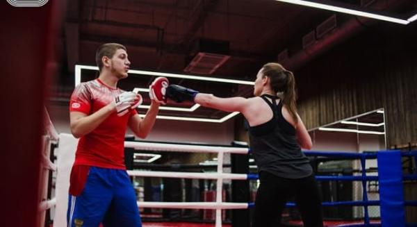 фитнес-инструктор фитнес-инструктор