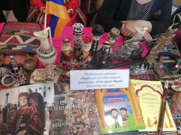 Национальные общины Краснодара «Хороводом дружбы» отметили День города (видео)