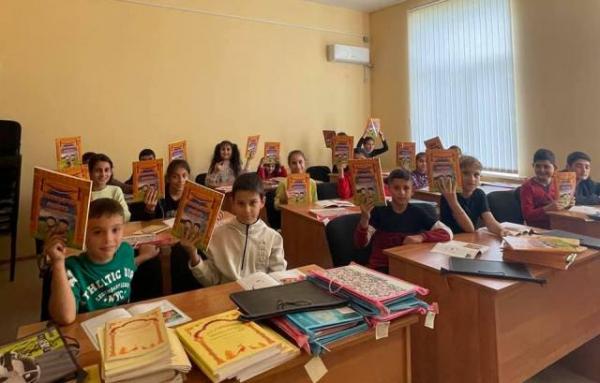 Учебники армянского языка в подарок школьникам