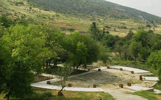 Парк царских источников Тигранакерта превращен в шашлычную