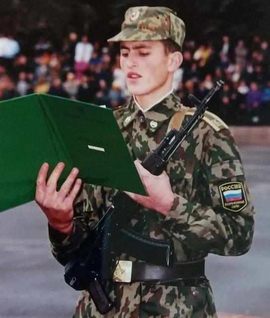 Курсант I курса Андраник Гаспарян принимает военную присягу
