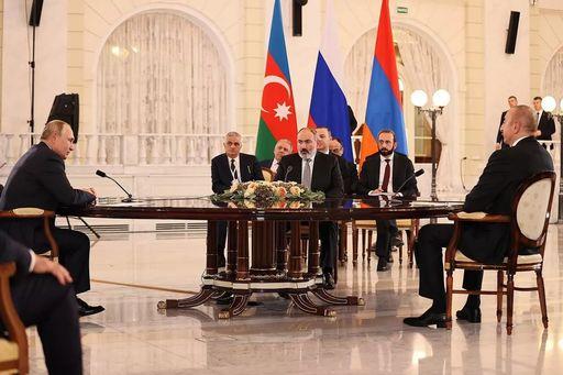 Пашинян и Алиев приветствуют усилия РФ по нормализации отношений Еревана и Баку