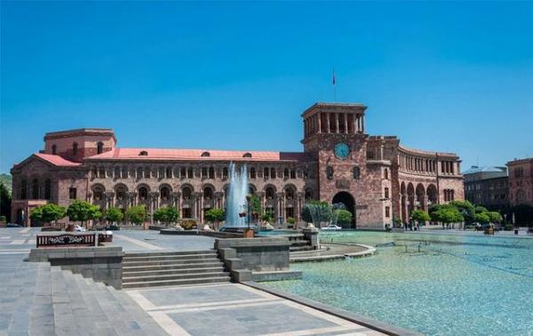Дом правительства на площади Республики в Ереване
