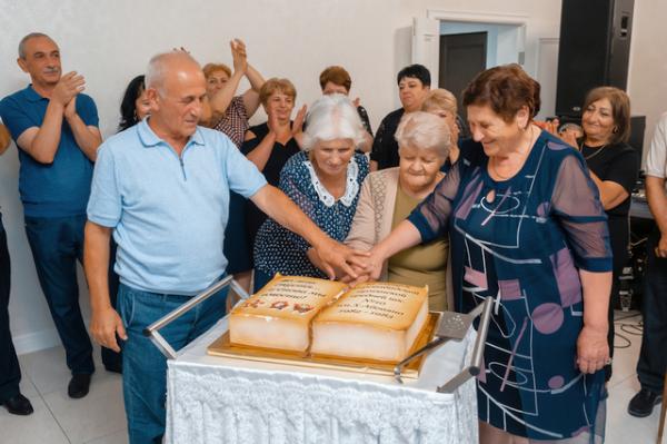 разрезание торта кировабадские выпускники