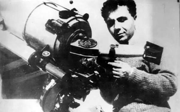 Виктор Амбарцумян с телескопом