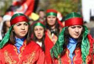 Сильвия сағатты алады