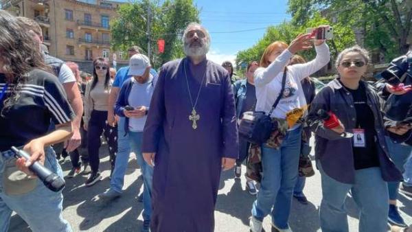 В Армении, возможно, зарождается "политическое христианство"