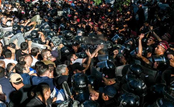 Армения: Множество пострадавших, включая журналистов