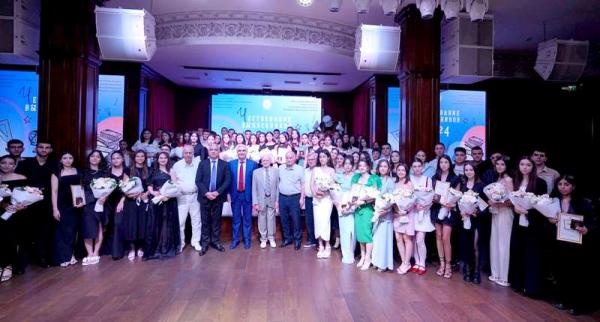 Армянская община Кубани чествует своих медалистов и стобалльников (видео)
