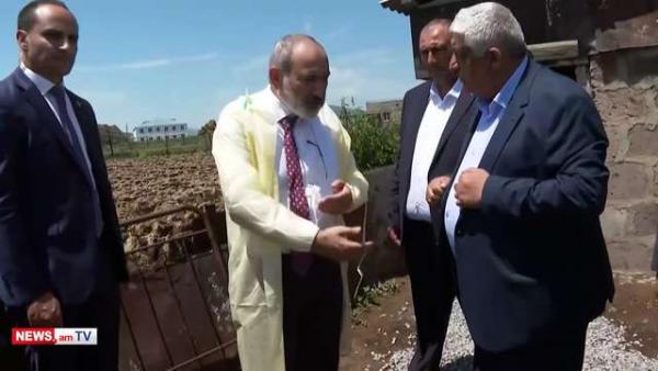 Раздаватель земель армянских Пашинян советует сельчанам как вести хозяйство