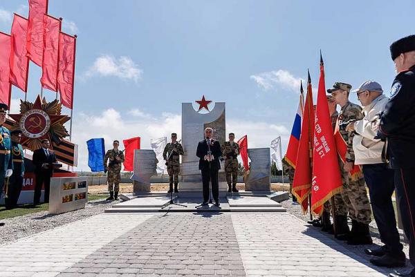 На открытии Мемориала воинам 89-й Армянской Таманской дивизии в Керчи На открытии Мемориала воинам 89-й Армянской Таманской дивизии в Керчи