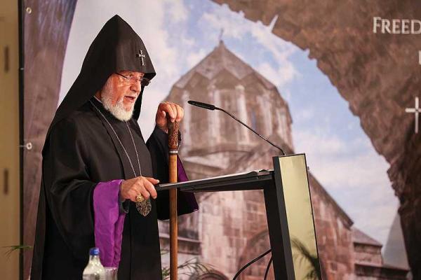 Темой номер один для Пашиняна остается "отстранение" Католикоса