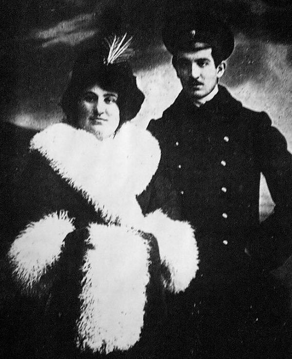 Мирон Иванович Мержанов с матерью