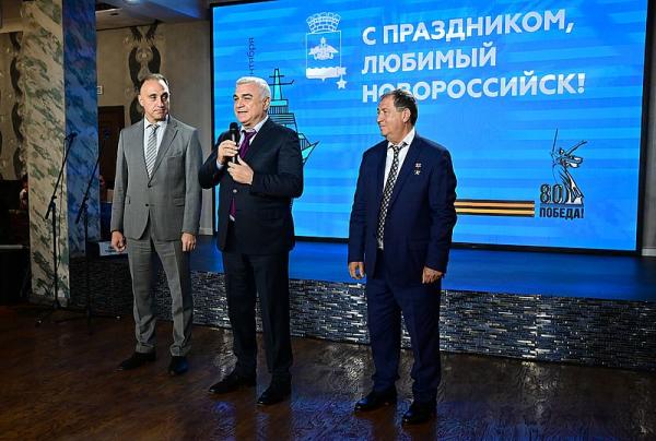 Новороссийск Камо Айрапетян Владимир Мхитарян