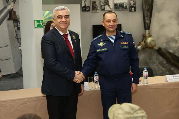 Награждение Камо Айрапетяна