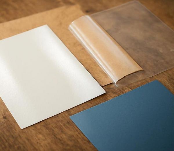 Различные материалы для печати влагозащищенных наклеек