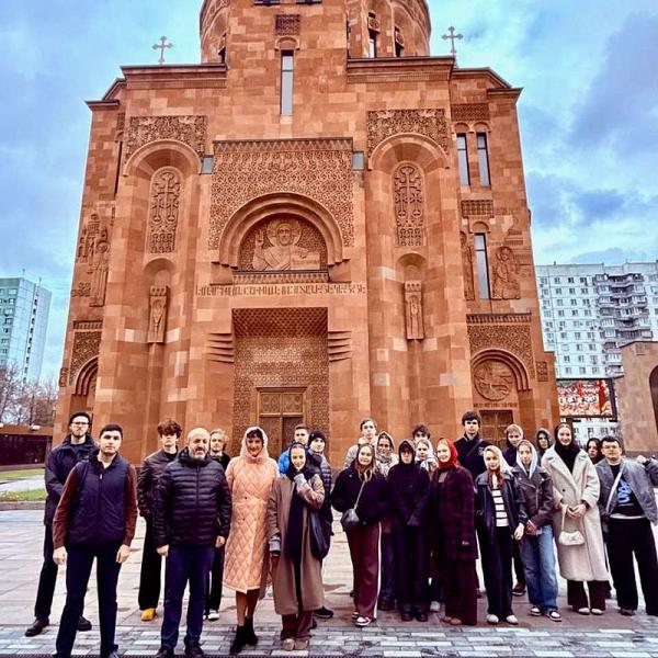 студенты посетили армянский храмовый комплекс в Москве