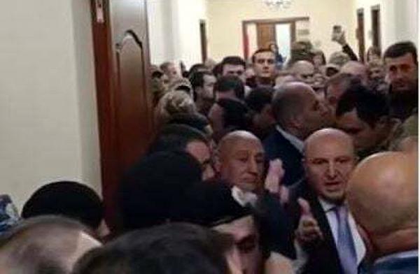 протесты в Гюмри задержание мэра