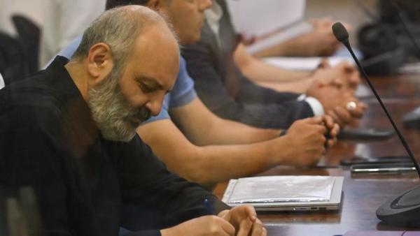 Архиепископ Баграт Галстанян: Нас обвиняет человек, сдавший Арцах и превративший Армению в полигон для экспериментов