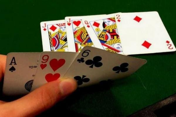 Финальная рука в семикарточном стаде Финальная рука в семикарточном стаде