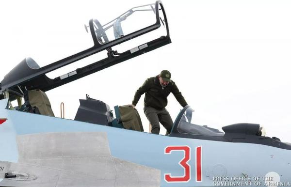 Никол Пашинян Су-30СМ самолет Никол Пашинян Су-30СМ самолет