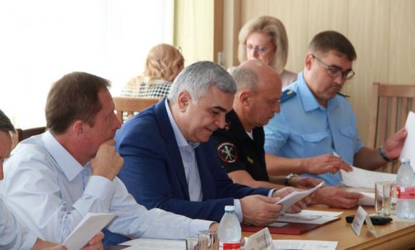 Камо Айрапетян в городской думе Армавира Камо Айрапетян в городской думе Армавира