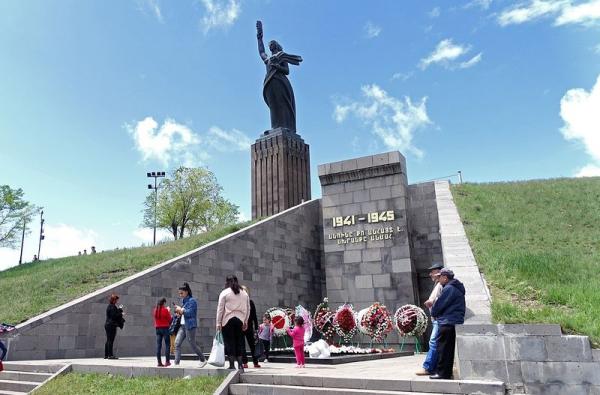 Мать Армения в Гюмри