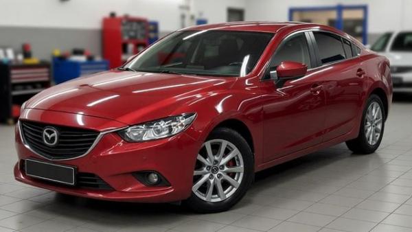 Mazda 6 третьего поколения в автосервисной мастерской после техобслуживания Mazda 6 третьего поколения в автосервисной мастерской после техобслуживания