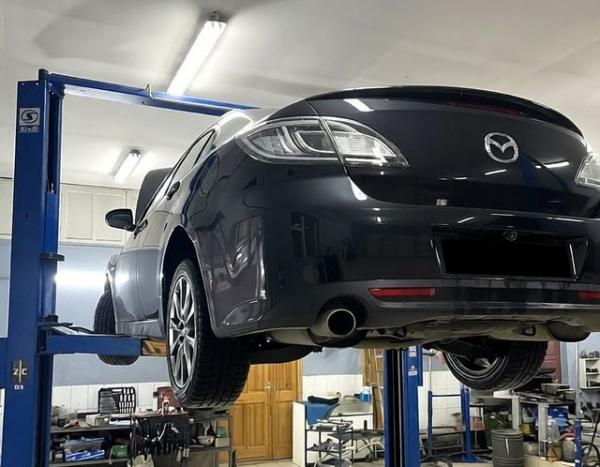 Mazda 6 второго поколения в ходе мелкого ремонта в автосервисе Mazda 6 второго поколения в ходе мелкого ремонта в автосервисе