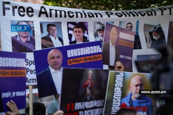 Урсула фон дер Ляйен протесты Ереван Урсула фон дер Ляйен протесты Ереван