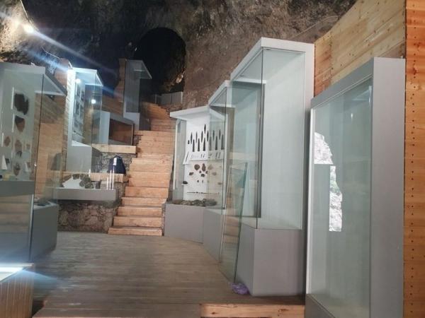 Археологический музей в пещере Арени
