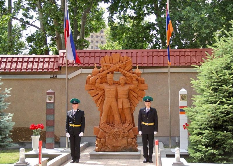 памятник русско-армянскому воинскому братству