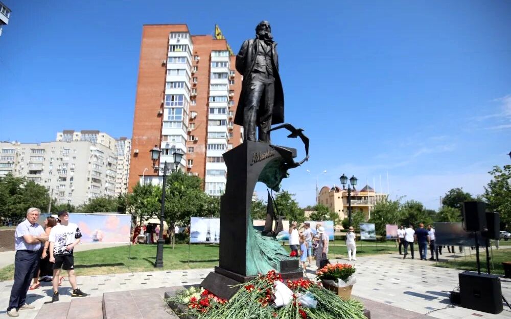 памятник Айвазовскому в Краснодаре памятник Айвазовскому в Краснодаре