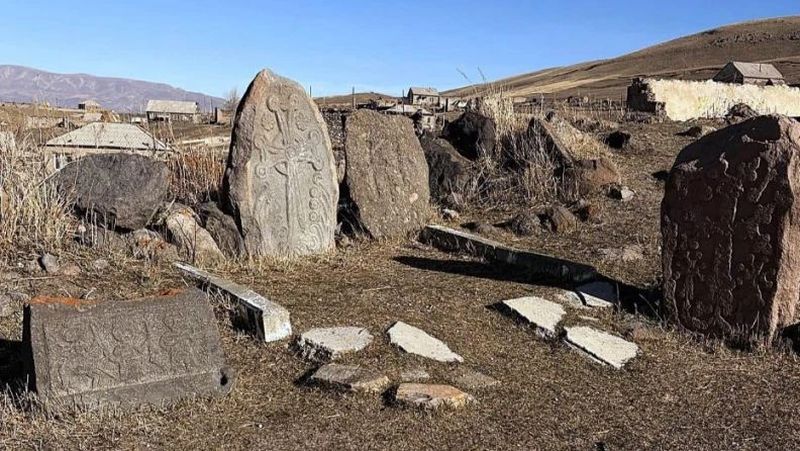 стела в селе Агдзк Арагацотнской области стела в селе Агдзк Арагацотнской области