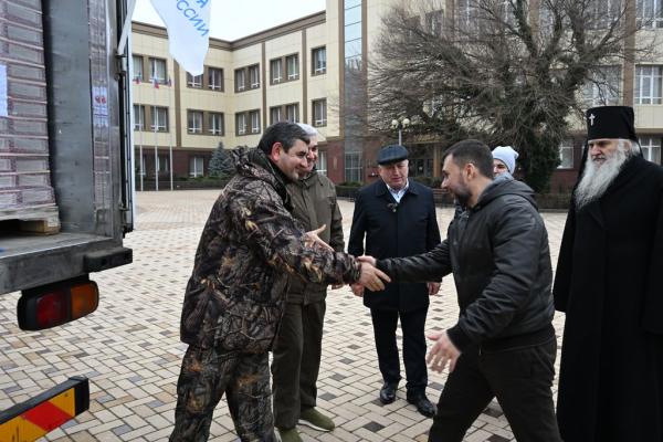 Григорий Саакян в Донецкой Народной Республике на передаче гуманитарного груза Григорий Саакян в Донецкой Народной Республике на передаче гуманитарного груза