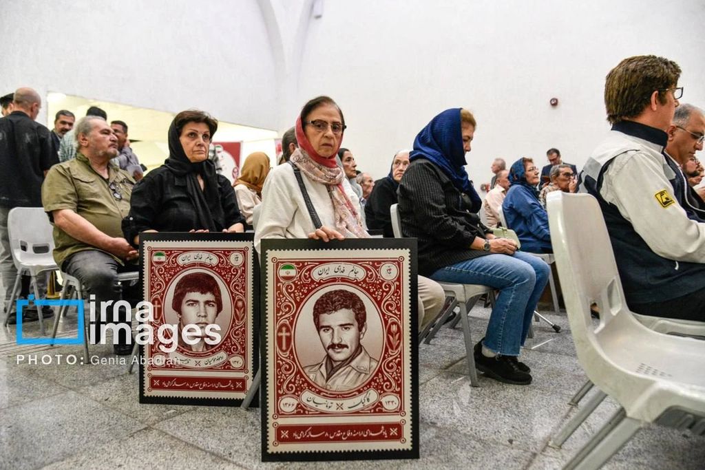 В метро Тегерана прошла выставка портретов армянских солдат