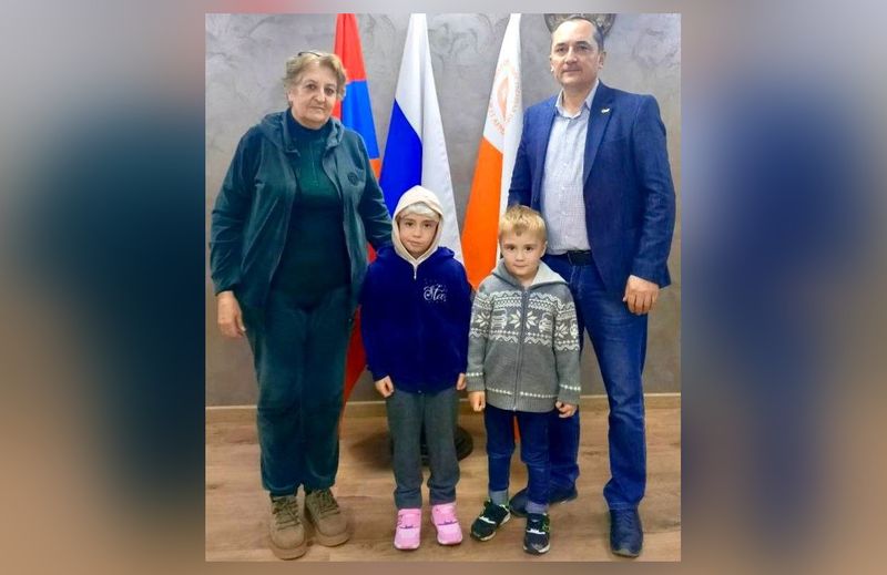 Владимир Манучарян и Ирина Ованнисян с внуками
