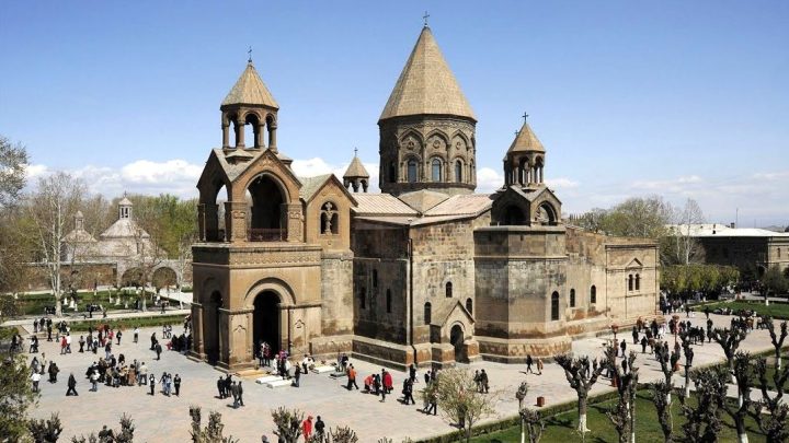Эчмиадзин Армянская Апостольская Церковь