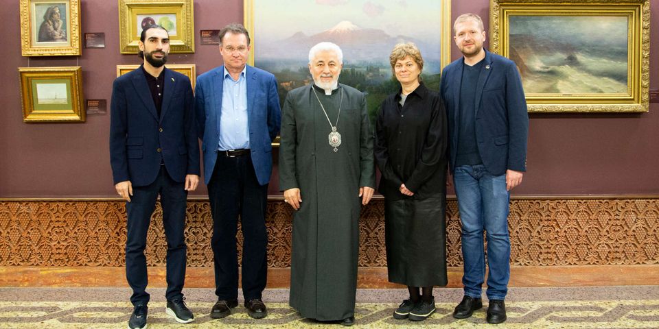 архиепископ Езрас Нерсисян и делегация Пушкинского музея