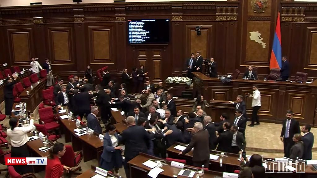 драка в парламенте Армении