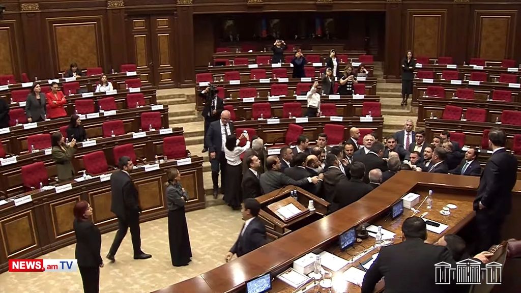 драка в парламенте Армении